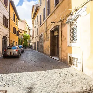 Apartment The Magic Hole, Rome